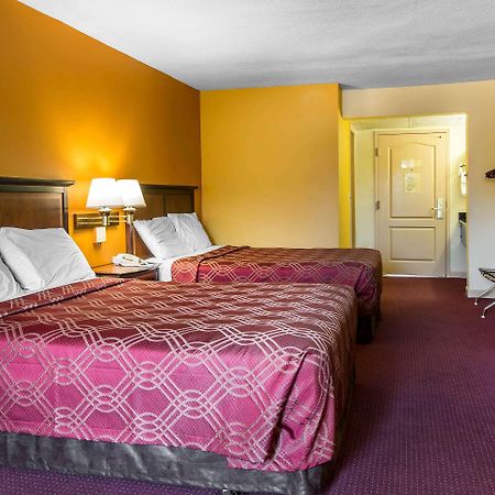 Econo Lodge At Six Flags Austell Bagian luar foto