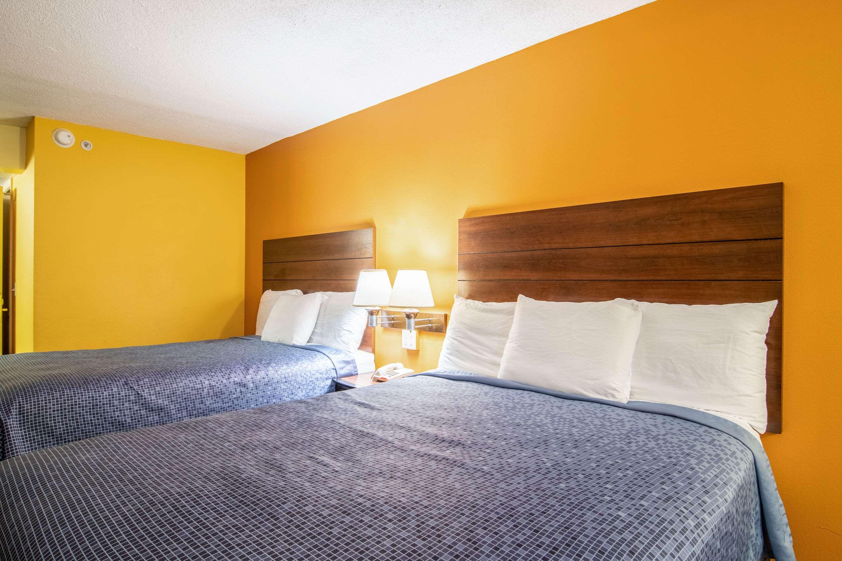 Econo Lodge At Six Flags Austell Bagian luar foto