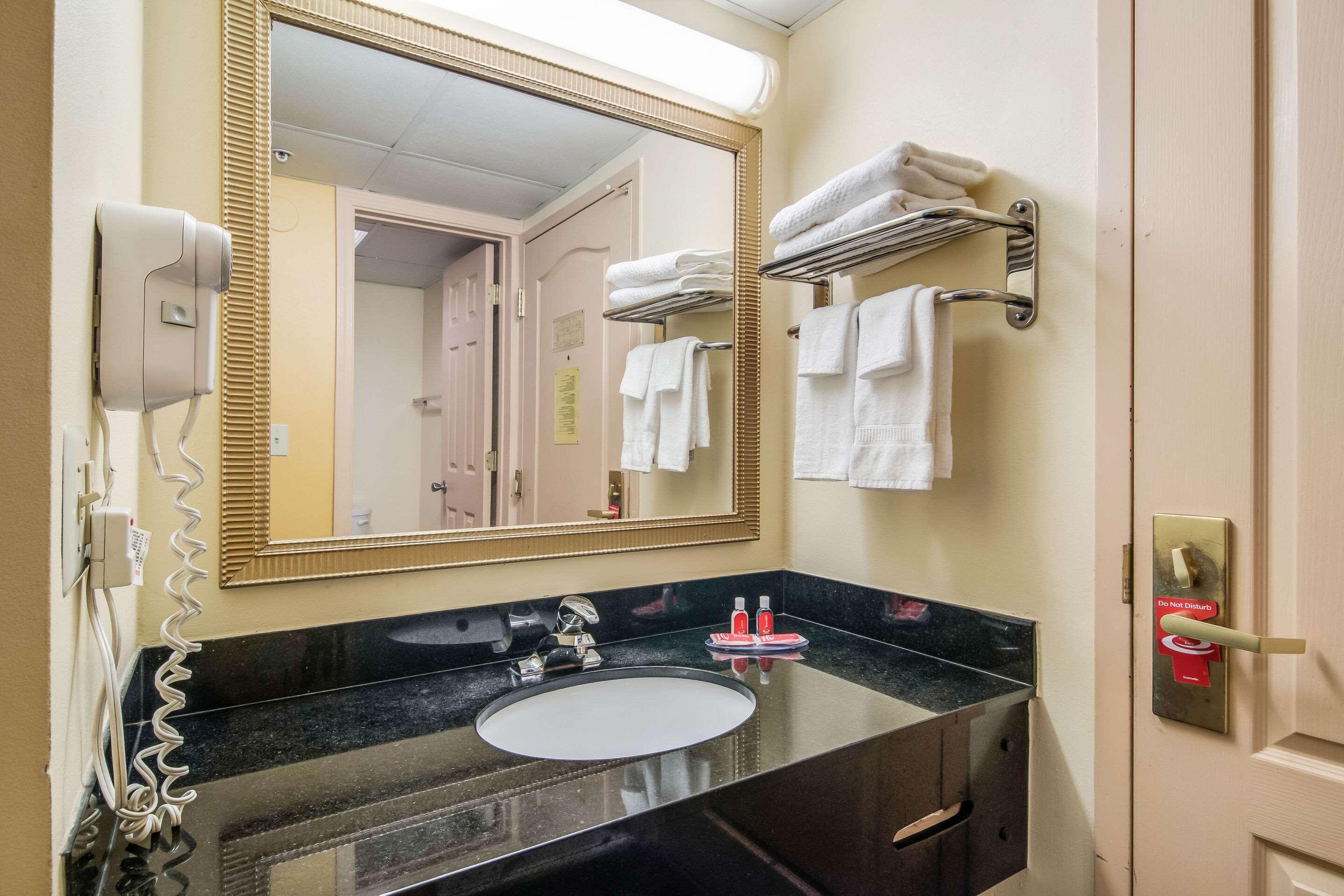 Econo Lodge At Six Flags Austell Bagian luar foto