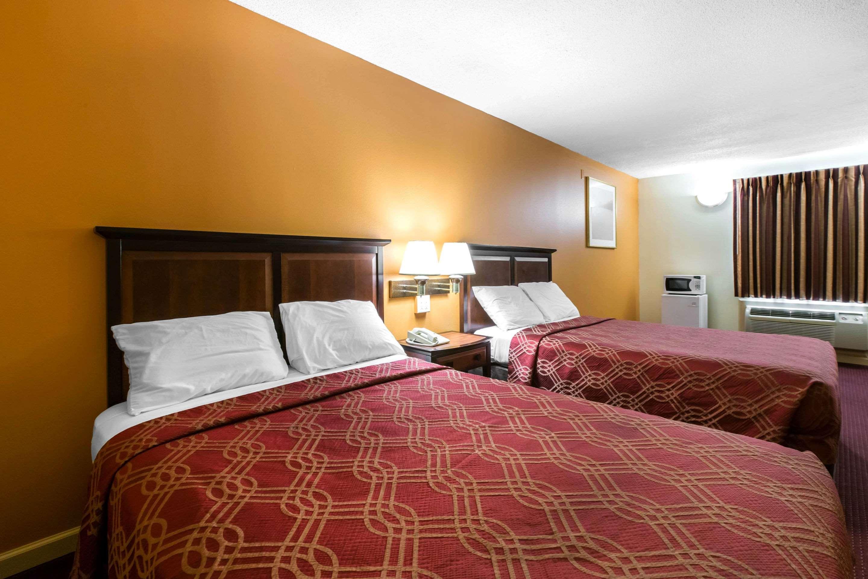 Econo Lodge At Six Flags Austell Bagian luar foto