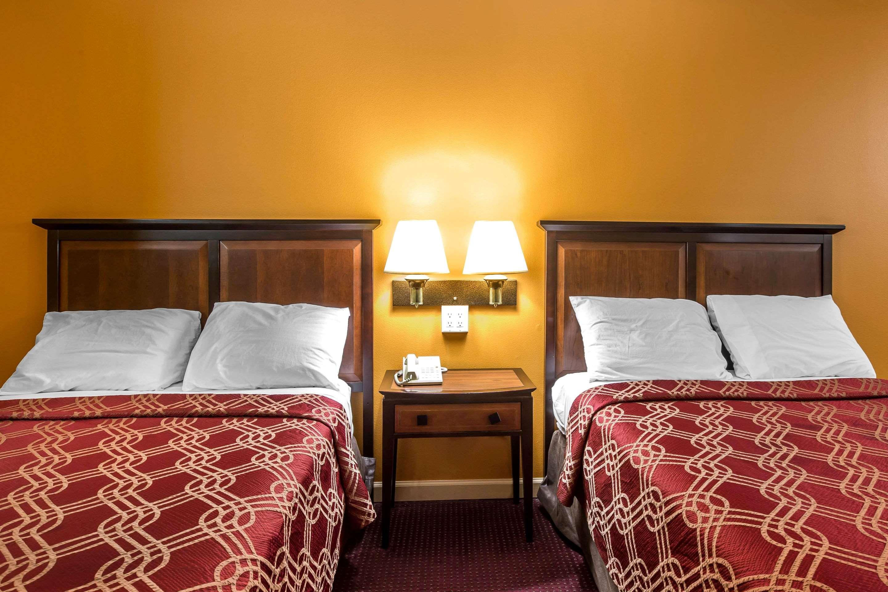 Econo Lodge At Six Flags Austell Bagian luar foto