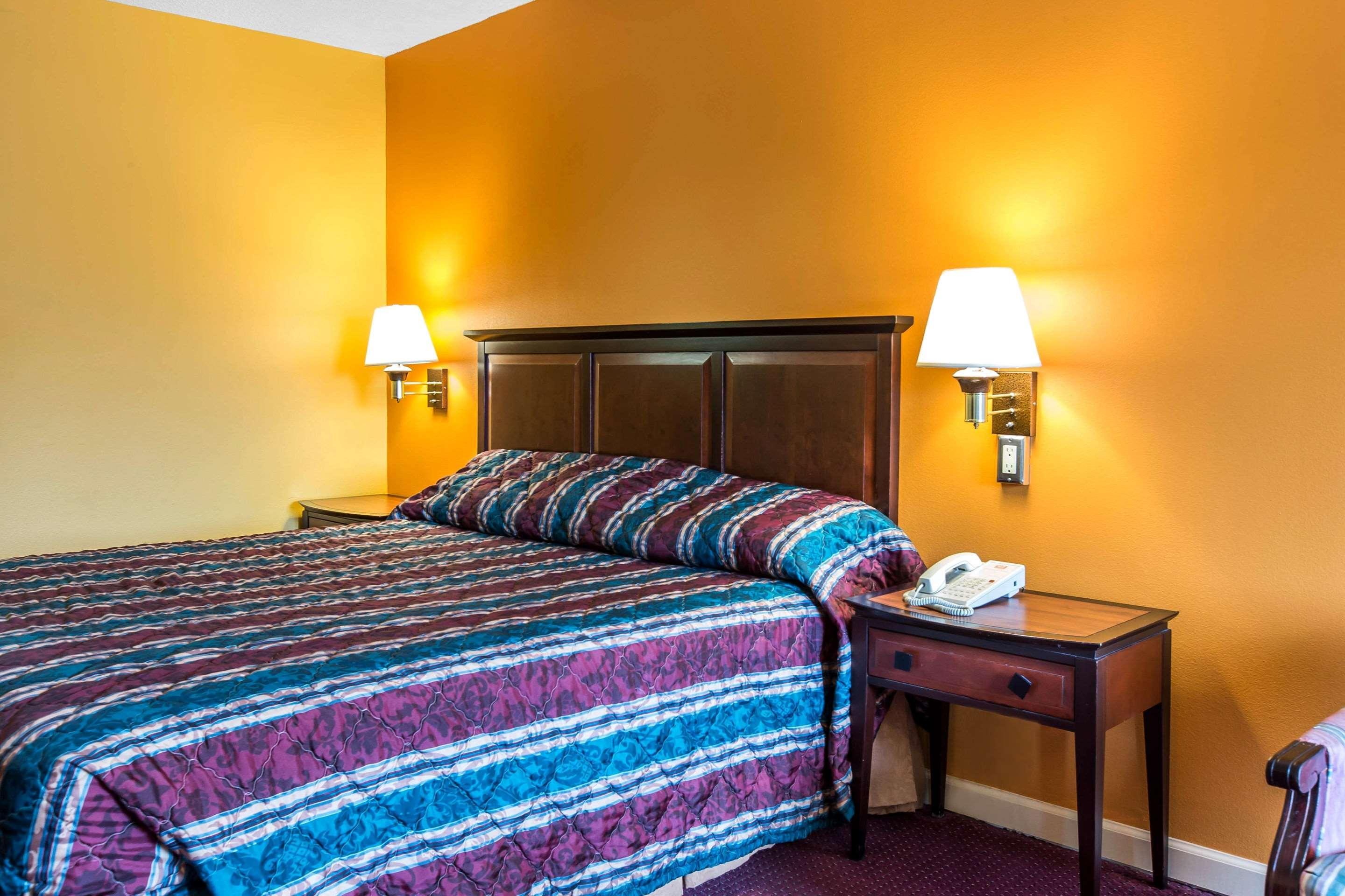 Econo Lodge At Six Flags Austell Bagian luar foto