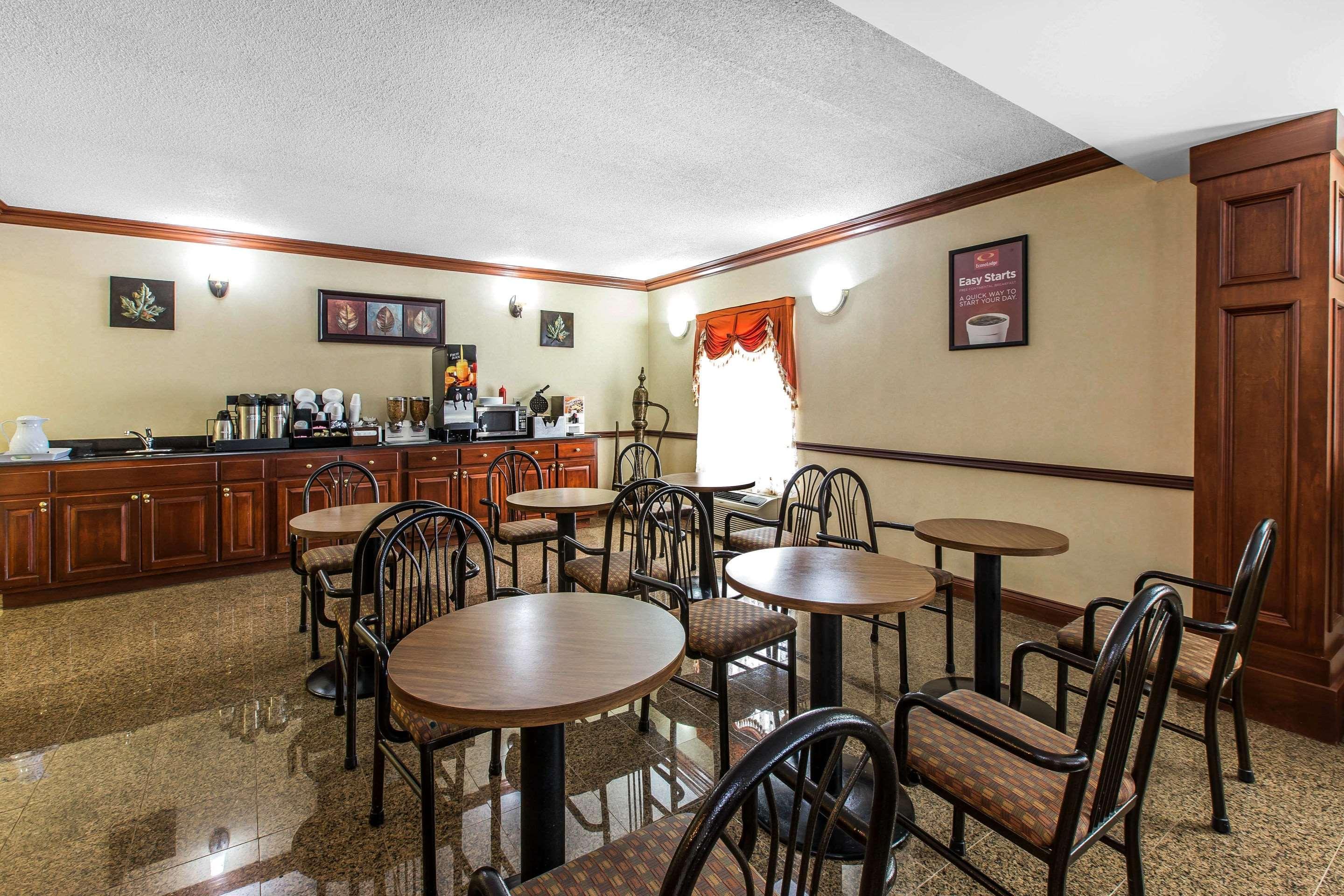 Econo Lodge At Six Flags Austell Bagian luar foto