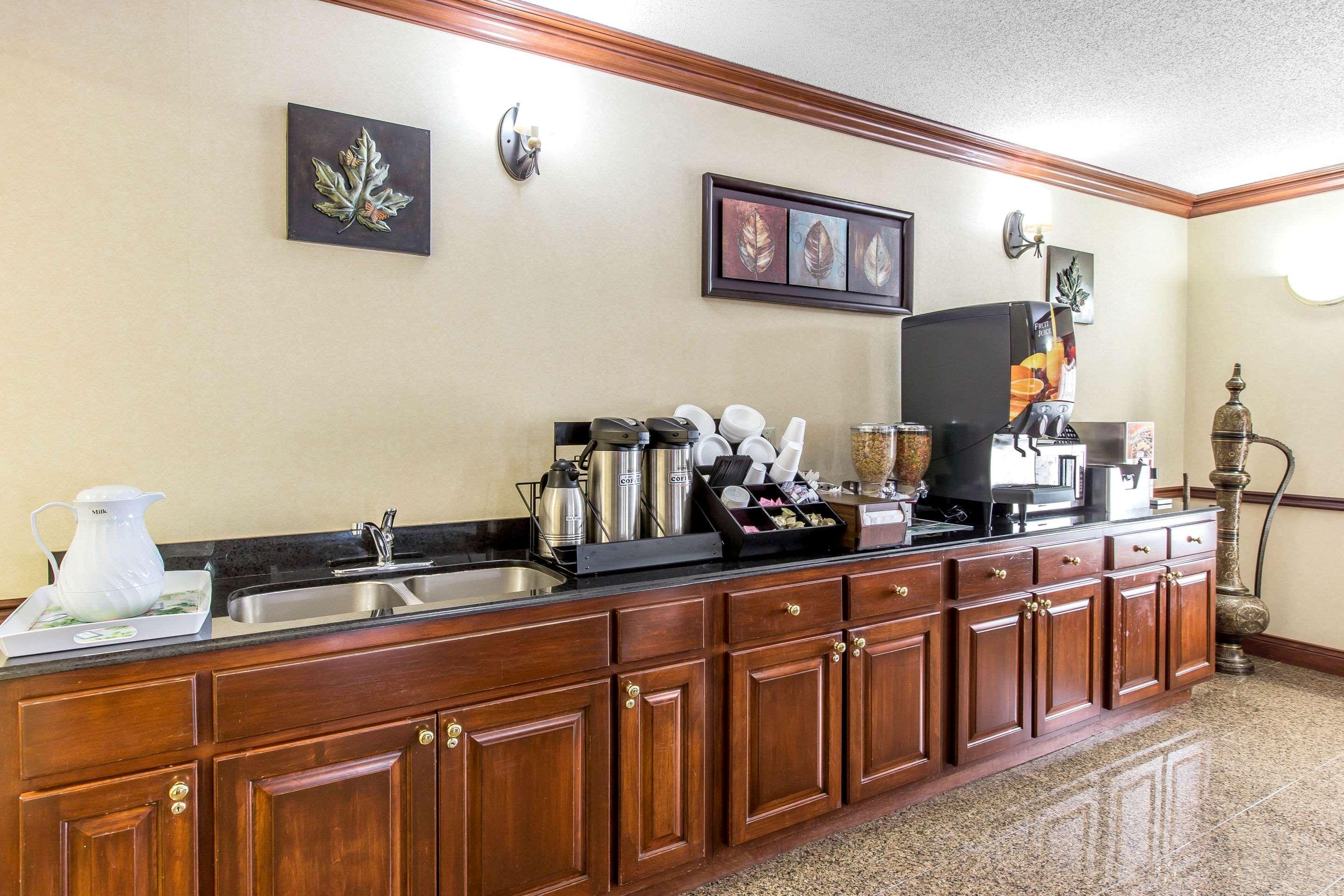 Econo Lodge At Six Flags Austell Bagian luar foto